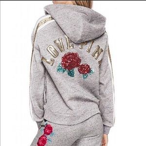 ❤️vs pink rose sequin pullover❤️